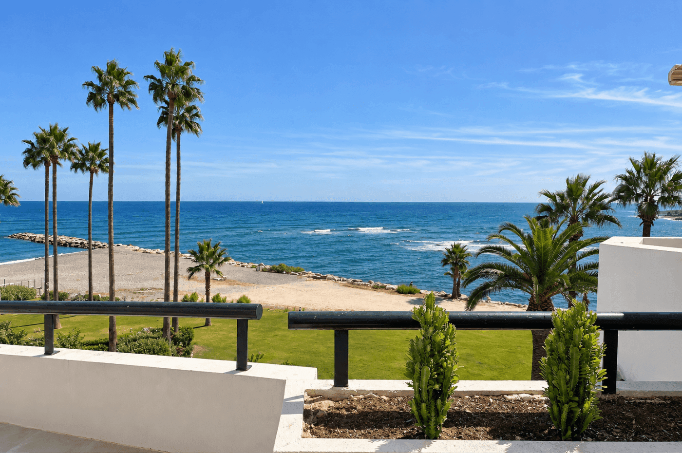 Spectacular Seafront Penthouse with Private Pool and Panoramic Sea Views - Image 3