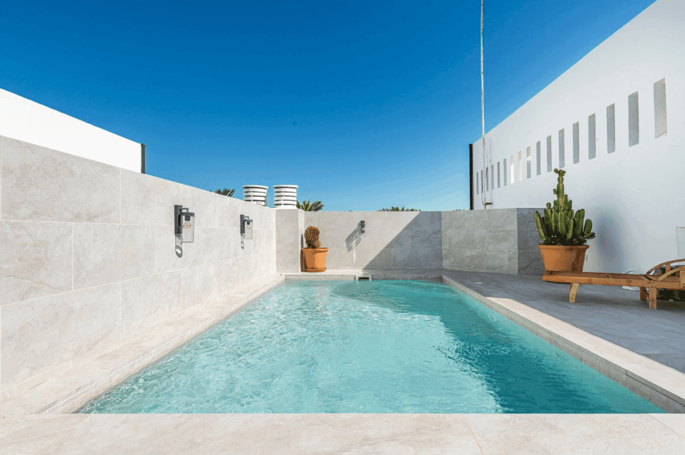 Spectacular Seafront Penthouse with Private Pool and Panoramic Sea Views - Image 4