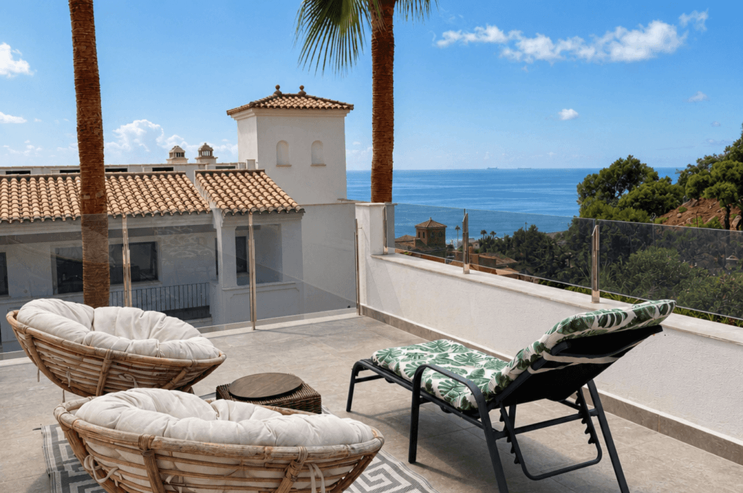 Blue Suites – 3-Bedroom Apartment with Large Terrace and Sea Views