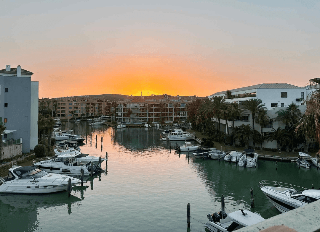 Exclusivo ático dúplex de 3 dormitorios con jacuzzi privado y vistas al puerto