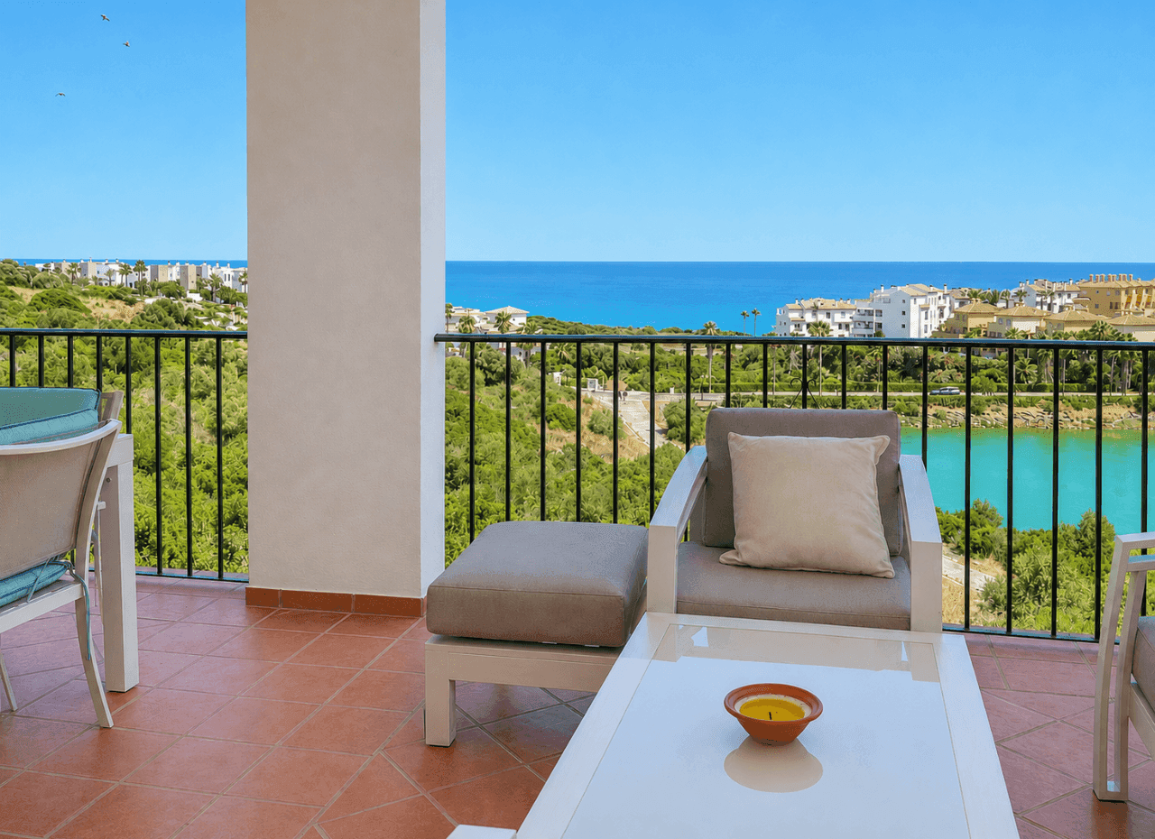 Bright Two-Bedroom Apartment with Panoramic Sea Views and Pool in La Alcaidesa - Image 3